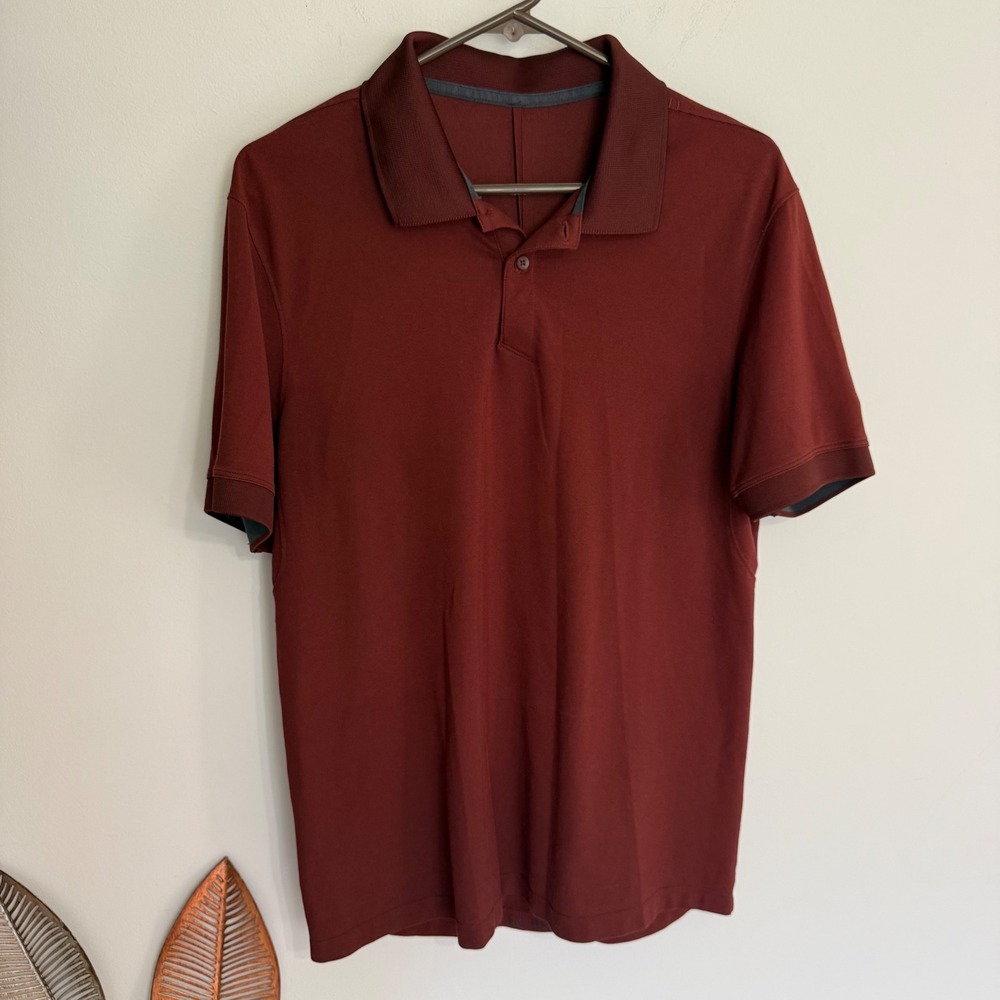 A8 Lululemon Evolution Polo Shirt Mens Burgundy Maroon Short Sleeve Golf Top
